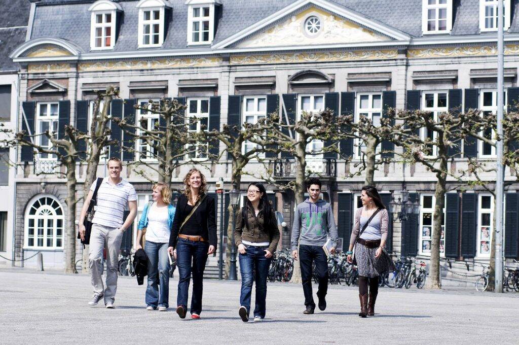 Convocatoria de becas para estudiar un máster en Holanda Aptus Convocatoria de becas para estudiar un máster en Holanda Aptus