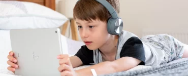 ¿Cómo controlar el uso de tecnologías digitales y pantallas a temprana edad?