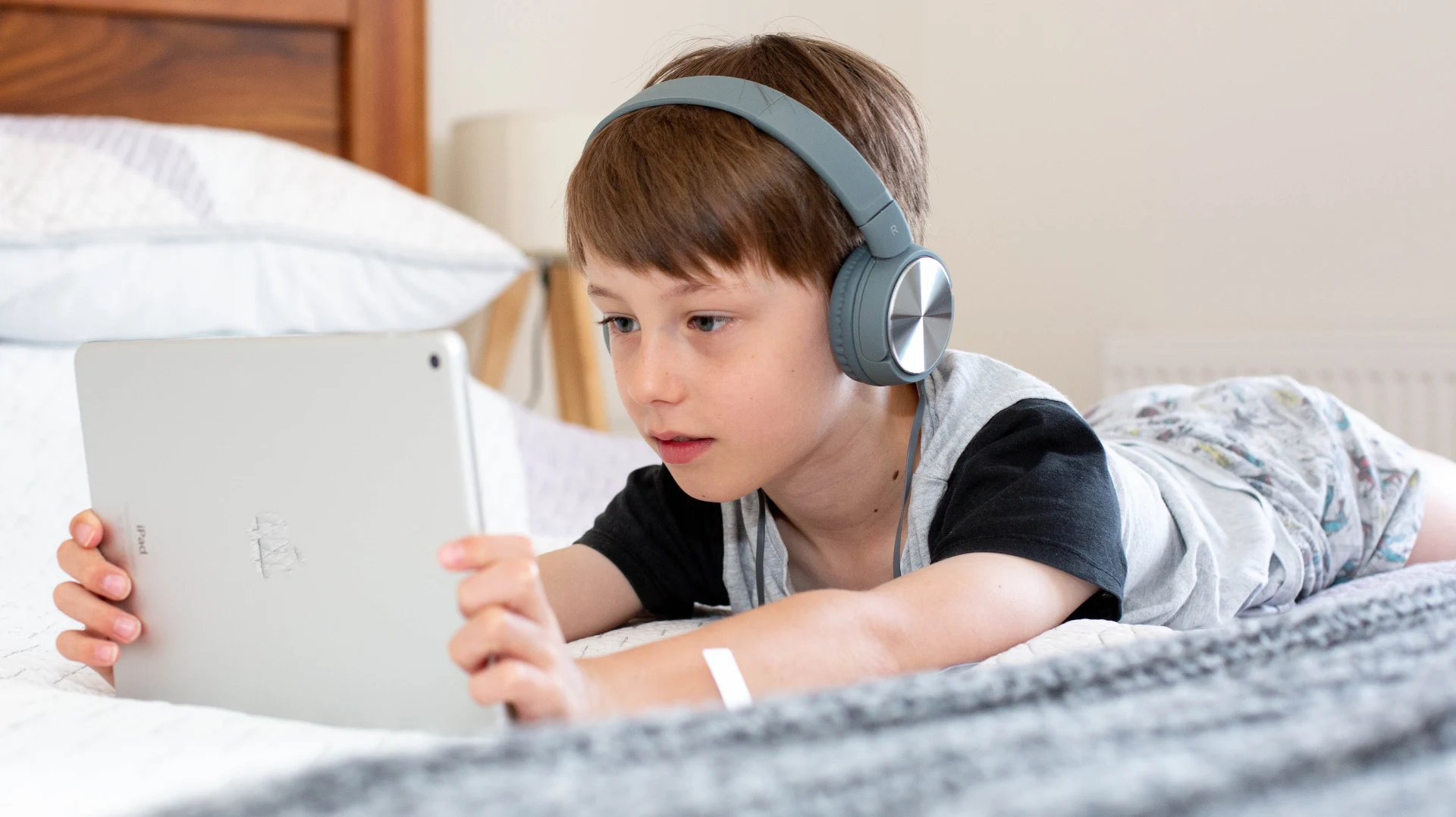 ¿Cómo controlar el uso de tecnologías digitales y pantallas a temprana edad?