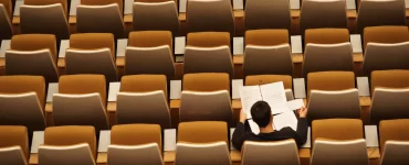 ¿Cuáles son las ventajas y desventajas de estudiar por la noche?