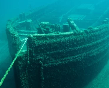 Descubren un barco que naufragó a principios del siglo XX en el lago Nahuel Huapi